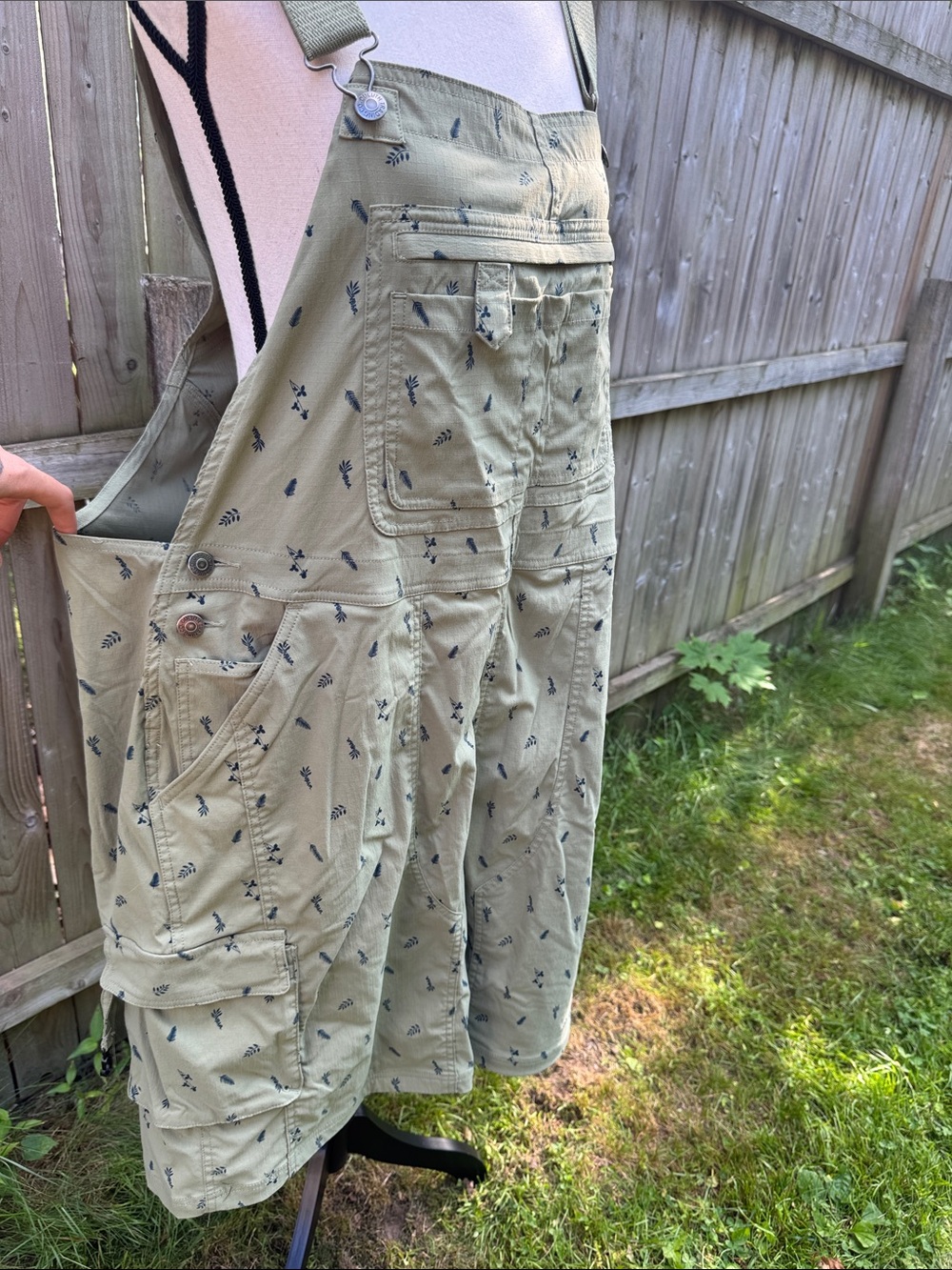 🌿🍃 Duluth Heirloom Short Overalls – Light Olive Fern Print – XXL 🍃🌿 - Picture 4 of 9